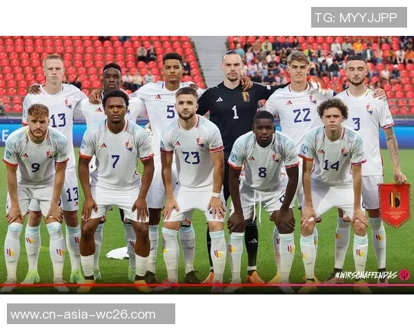 足球队员英文介绍及其在比赛中的角色与贡献分析